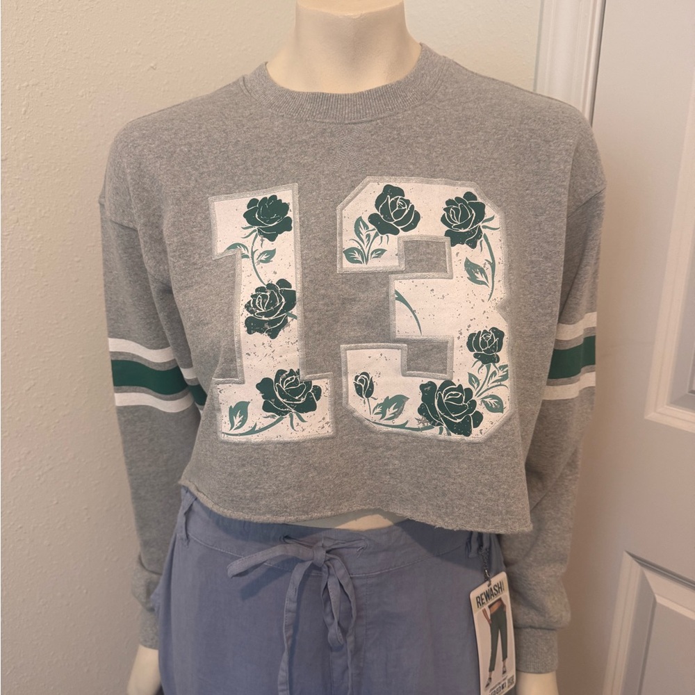 Coastal Dreamer Gray 13 Embroidered Floral Long Sleeve Crop Sweater NWT Small